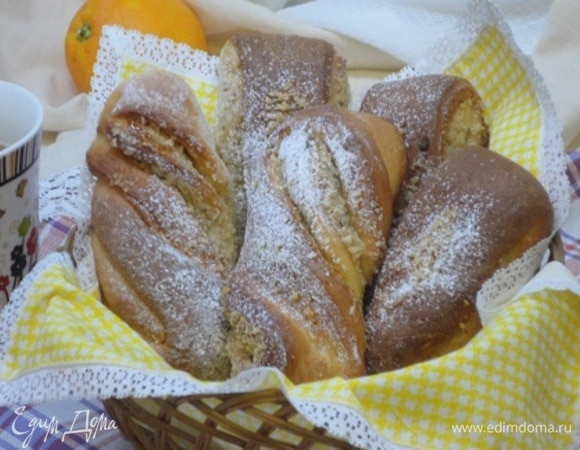 Сдобные жгутики с орехами