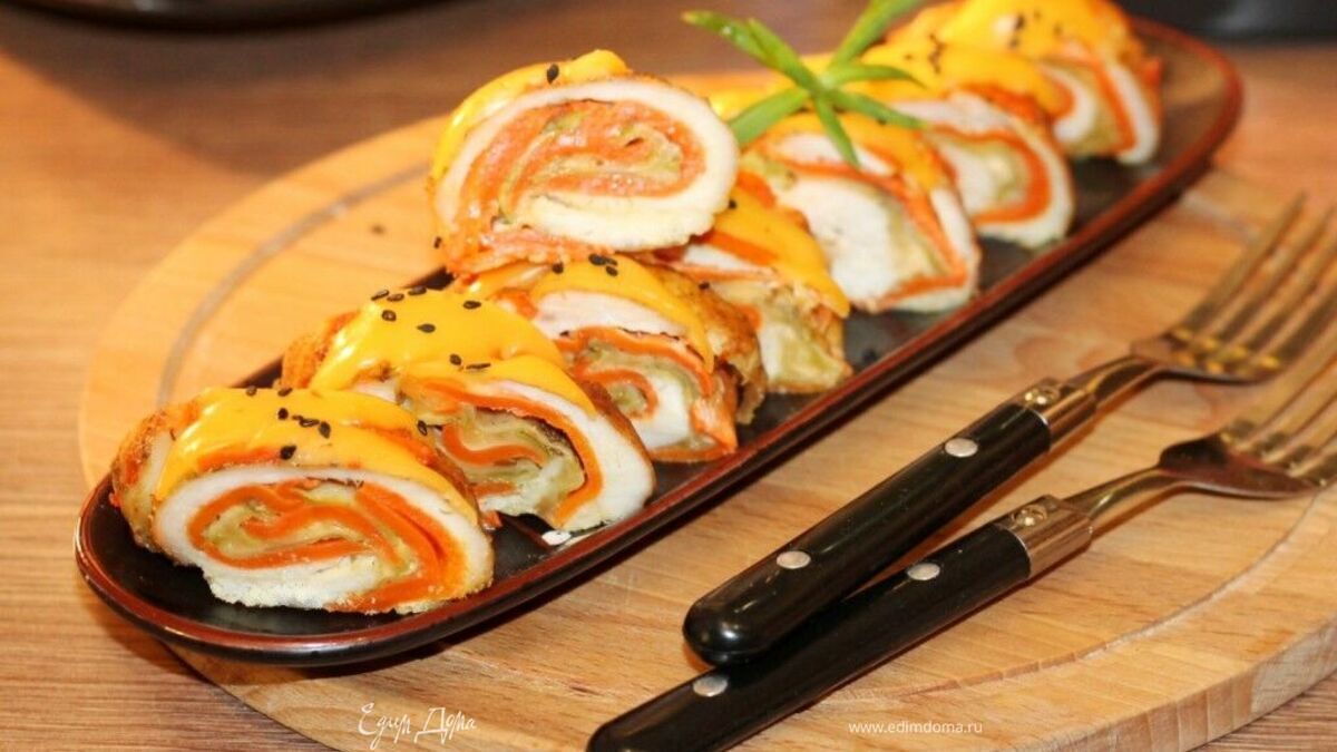 Куриный рулет с овощами и сыром