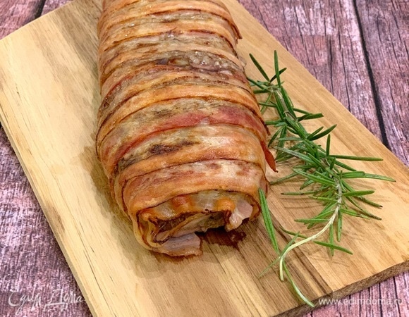 Мясной рулет в беконе