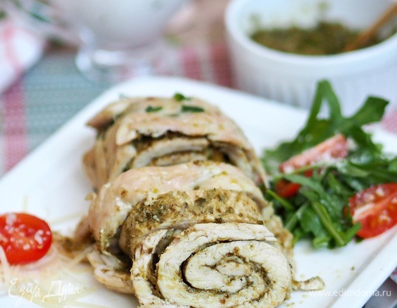 Рулет из индейки с песто и пармезаном Рулет из индейки с песто и пармезаном