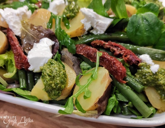 Картофельный салат с домашним песто из руколы 