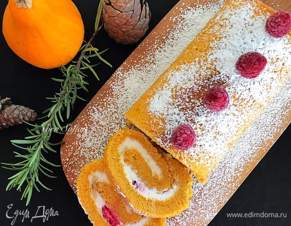 Нежный рулет с бананом и малиной Нежный рулет с бананом и малиной