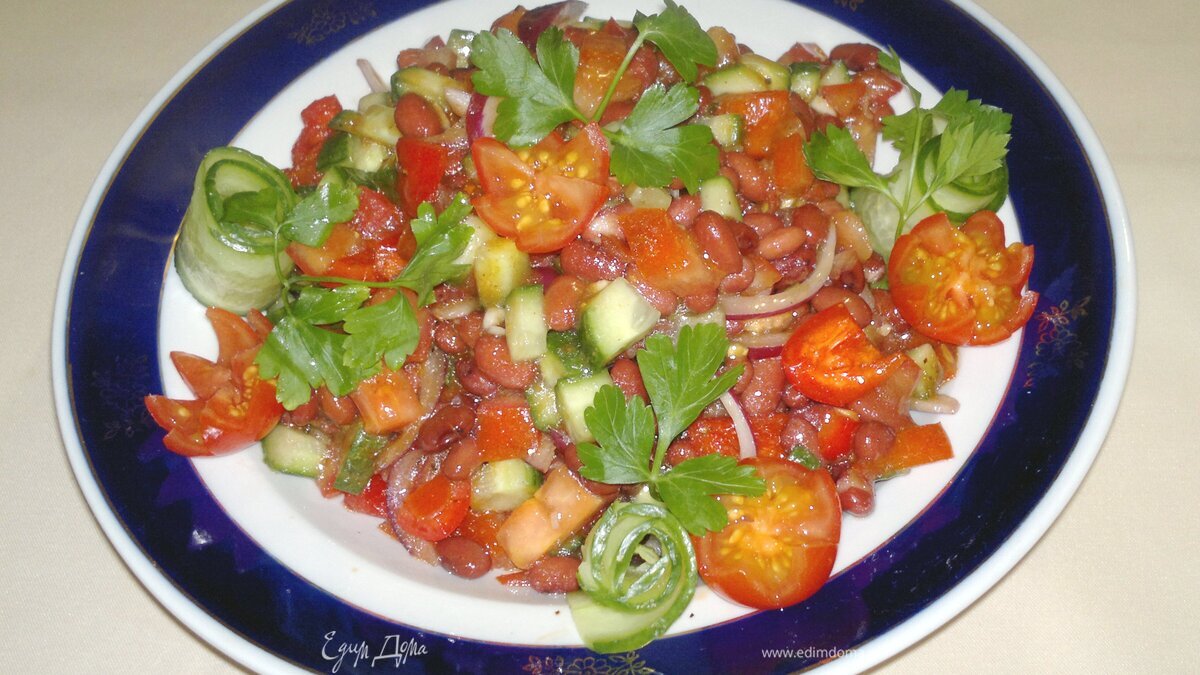 Овощной салат с фасолью