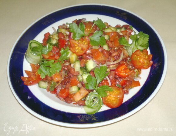 Овощной салат с фасолью