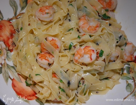 Феттучине с креветками, чесноком и базиликом Феттучине с креветками, чесноком и базиликом