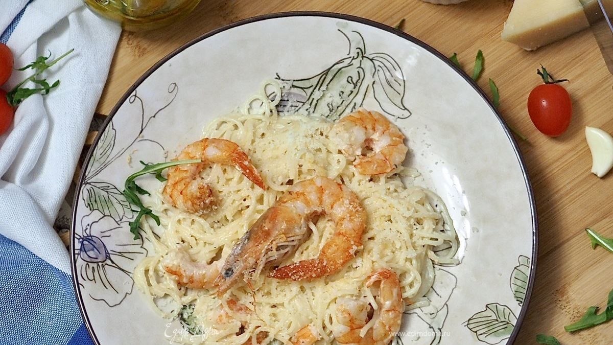 Спагетти с креветками и пармезаном