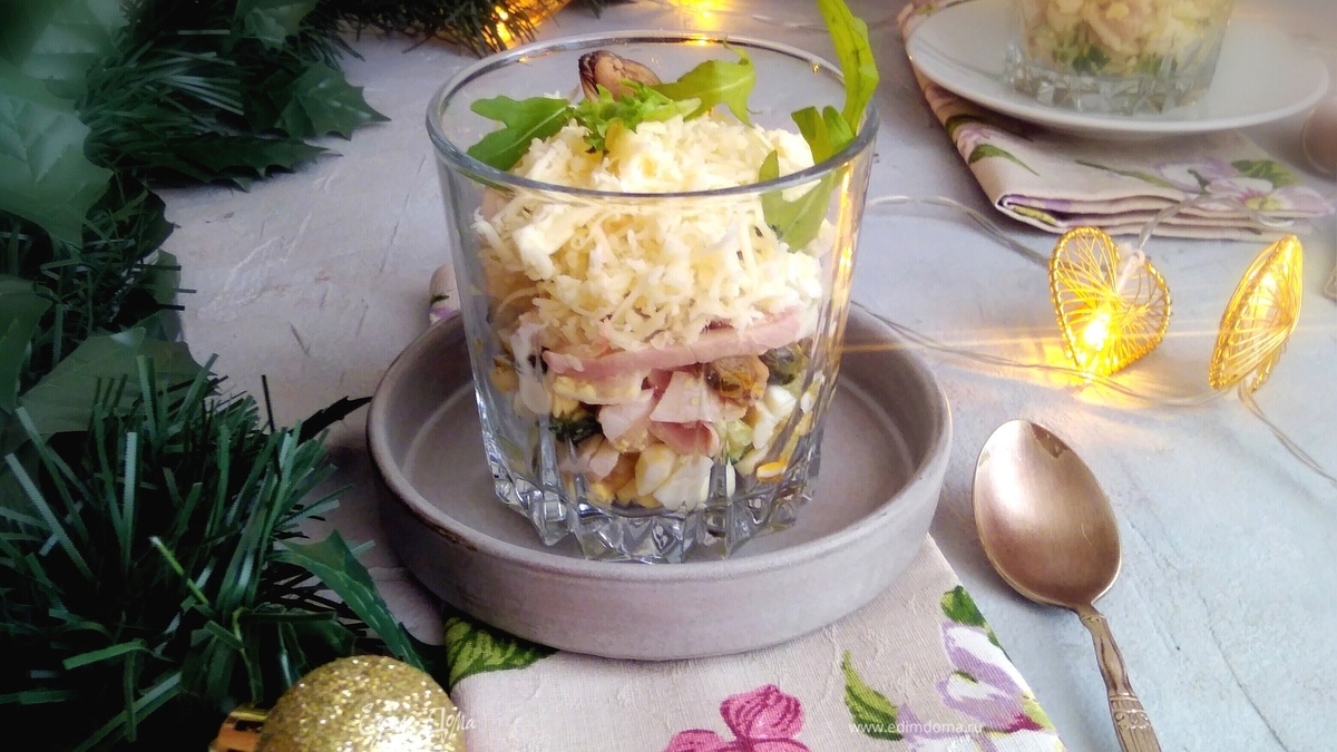 Салат-коктейль с мидиями и кальмарами