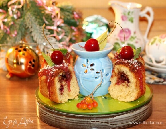 Новогодний пирог с вишневым джемом Новогодний пирог с вишневым джемом