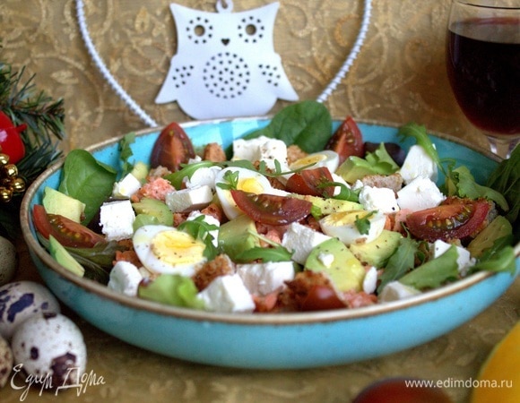 Салат с лососем, авокадо и брынзой Салат с лососем, авокадо и брынзой