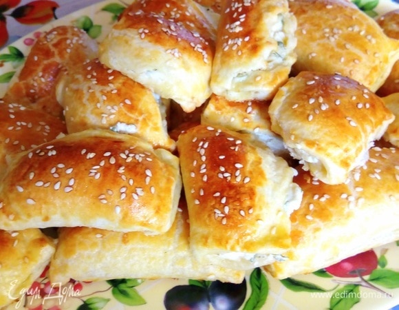 Слойки с творогом и зеленью