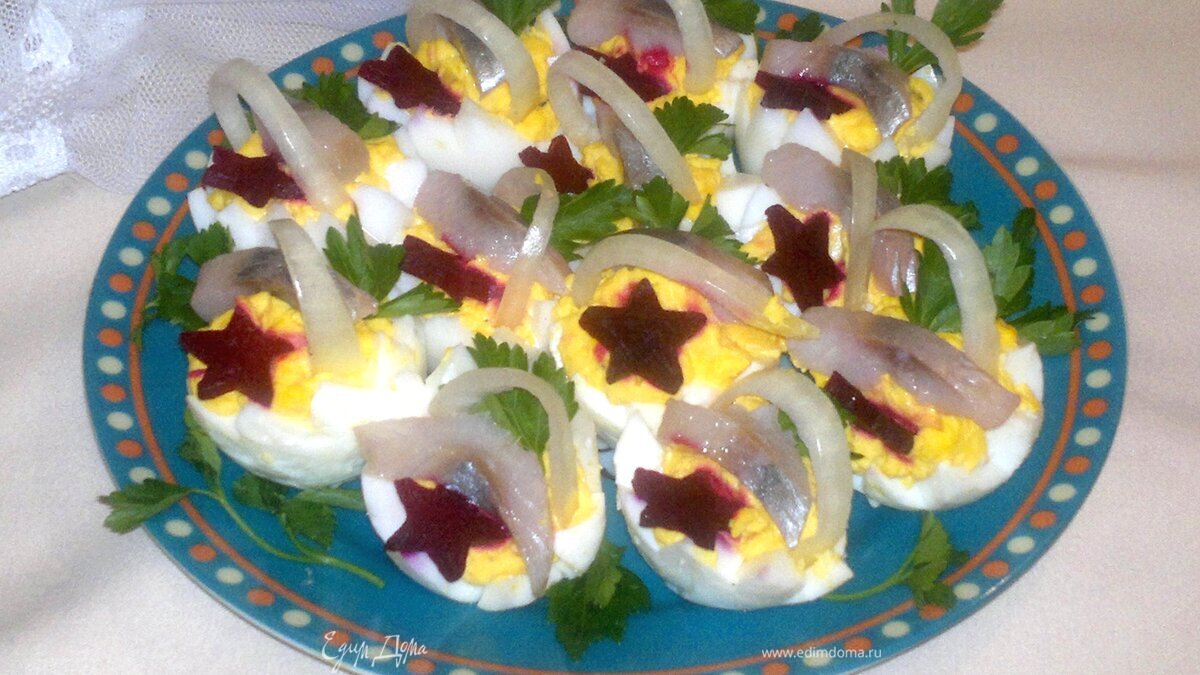 Фаршированные яйца с сельдью