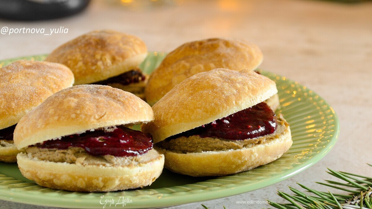 «ракушки» с паштетом и клюквенным джемом