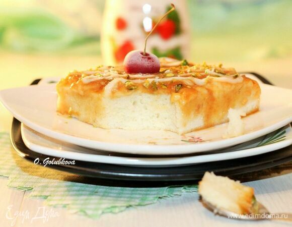 Молочный десерт с карамелью и кремом