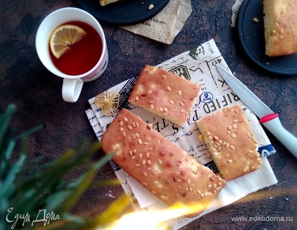 Кекс с ананасами и орешками 