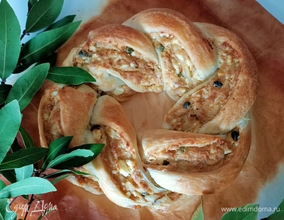 Слоеный венок с тунцом Слоеный венок с тунцом