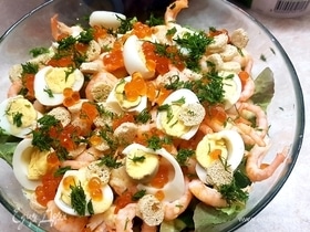 Праздничный салат с икрой и креветками