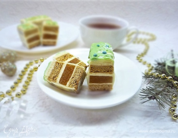 Нарезное пирожное «Медовик-абрикос» Нарезное пирожное «Медовик-абрикос»