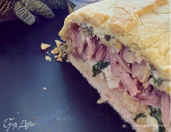 Пирог с тунцом, творожным сыром и шпинатом