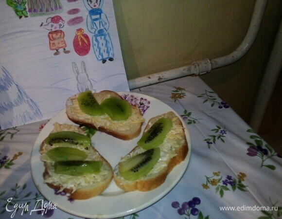 Бутерброды с сыром и киви Бутерброды с сыром и киви