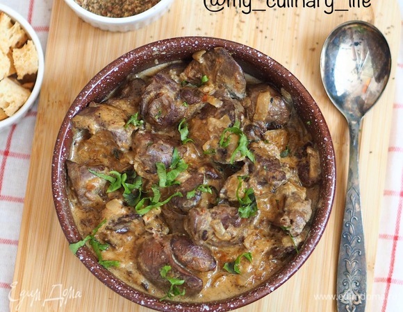 Куриная печень в сливочно-луковом соусе