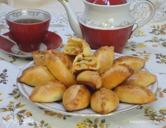 Печеные пирожки с капустой