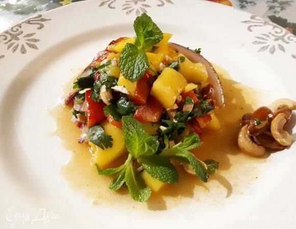 Тайский салат из манго