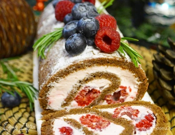 Шоколадный рулет с малиной