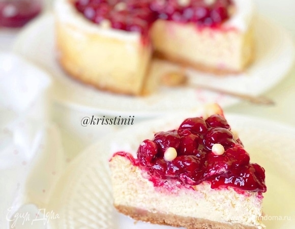 Нежный чизкейк из рикотты с вишневым соусом Нежный чизкейк из рикотты с вишневым соусом