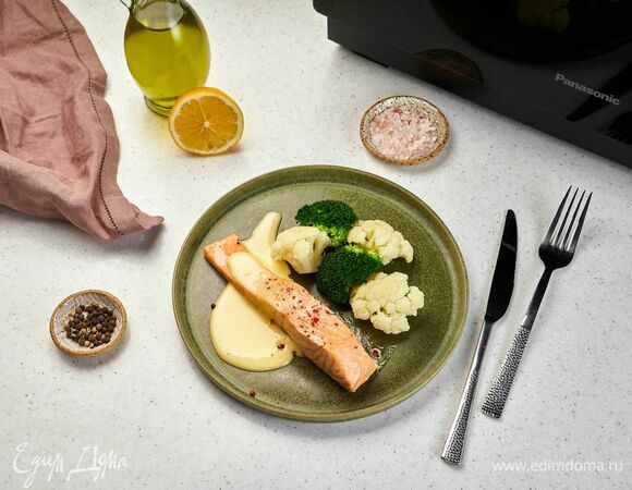 Паровой лосось с соусом Паровой лосось с соусом