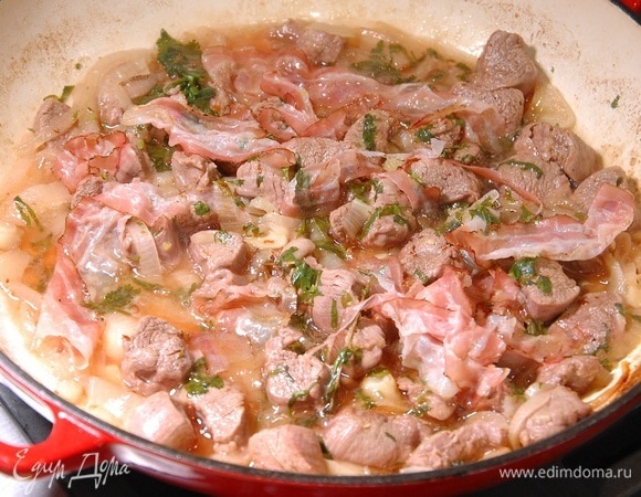 Томленая ягнятина с копченой грудинкой Томленая ягнятина с копченой грудинкой