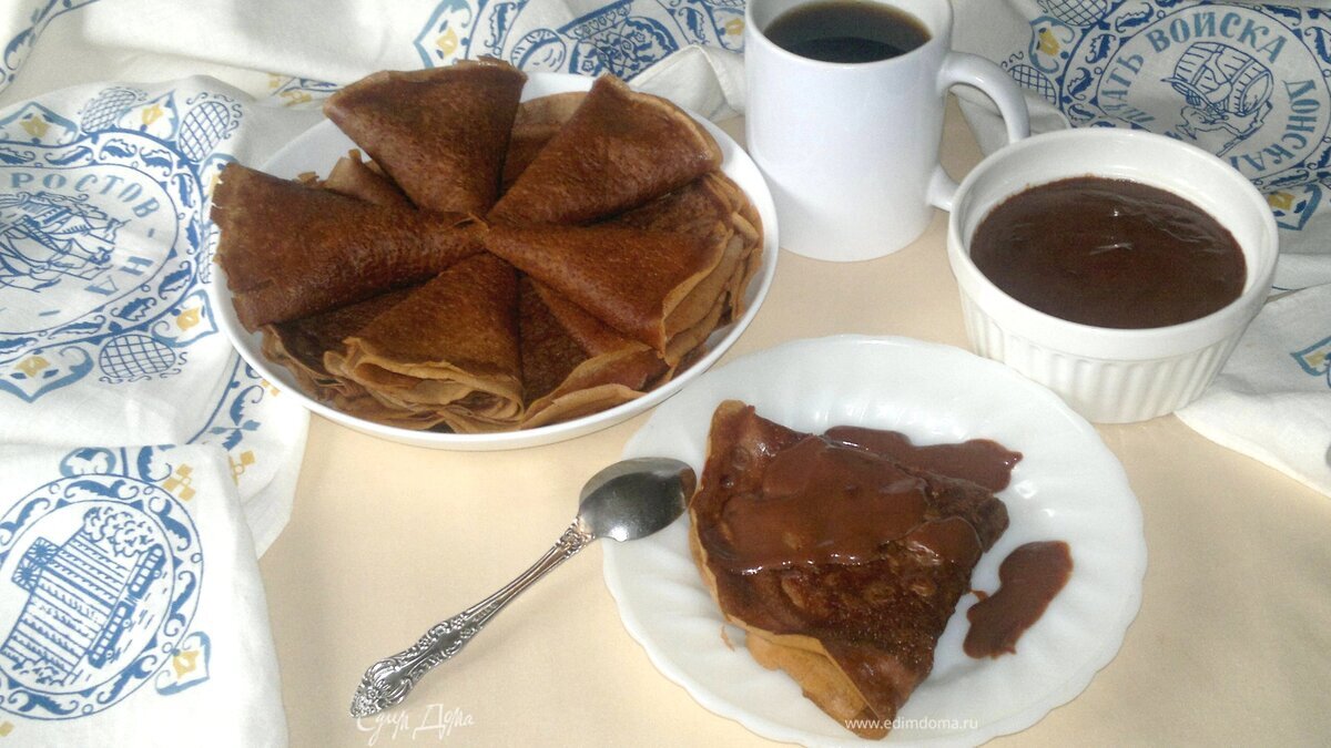 Шоколадные блинчики с соусом