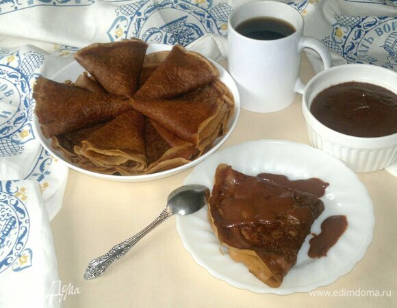 Шоколадные блинчики с соусом Шоколадные блинчики с соусом