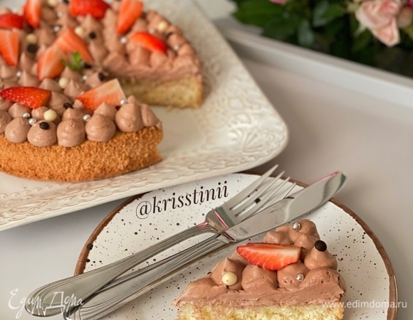 Бисквитный торт со сливочно-шоколадным кремом Бисквитный торт со сливочно-шоколадным кремом