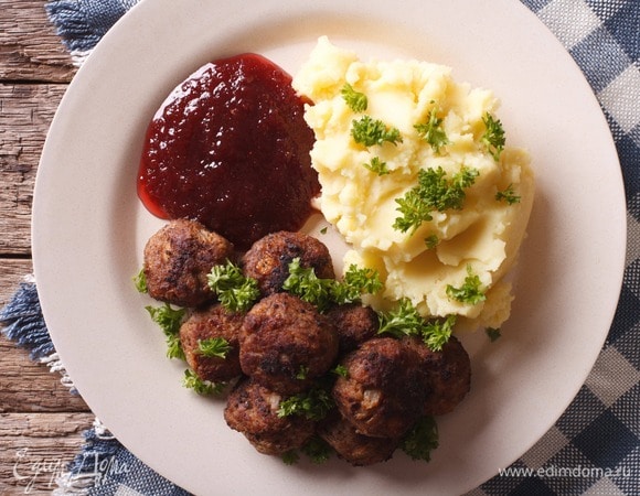 Шведские фрикадельки с брусничным соусом как в «Икее» Шведские фрикадельки с брусничным соусом как в «Икее»