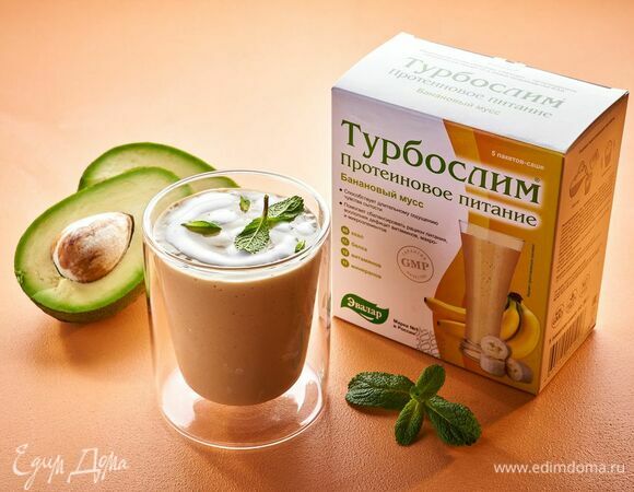 Смузи с бананом и авокадо на йогурте