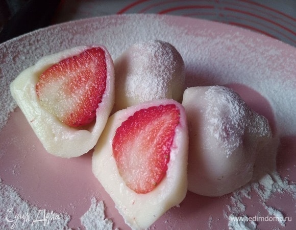 Моти с клубникой