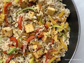 Бурый рис с тофу и овощами