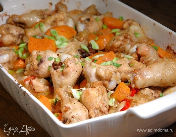 Куриные крылышки в пряном соусе, запеченные с бататом Куриные крылышки в пряном соусе, запеченные с бататом