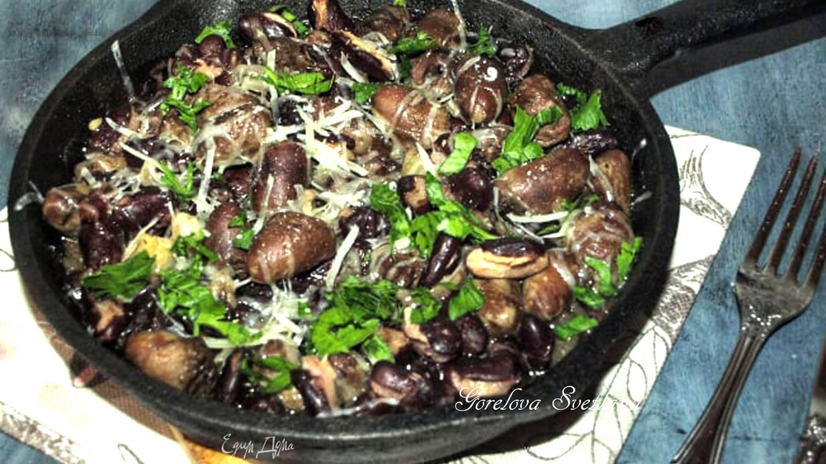 Куриные сердечки с фасолью