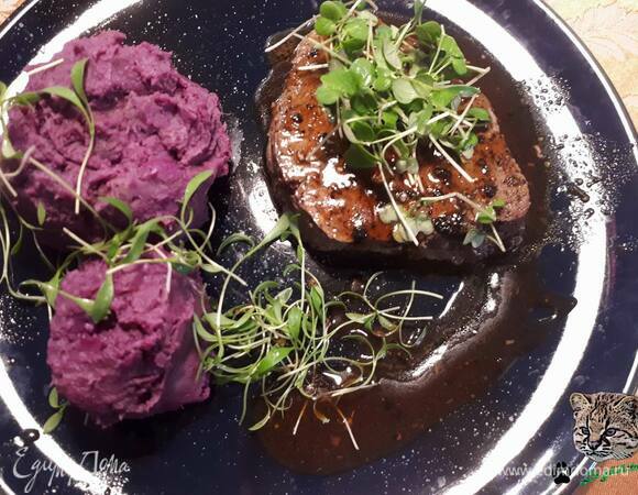 Говяжья вырезка фламбе с гранатовым соусом