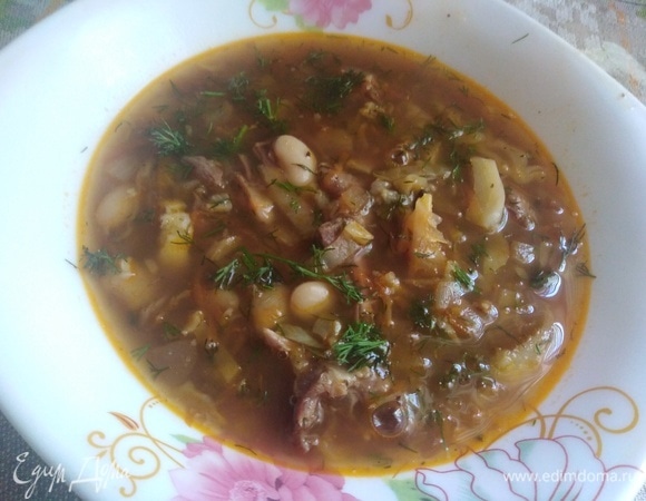 Суп по-домашнему с фасолью и сушеными грибами