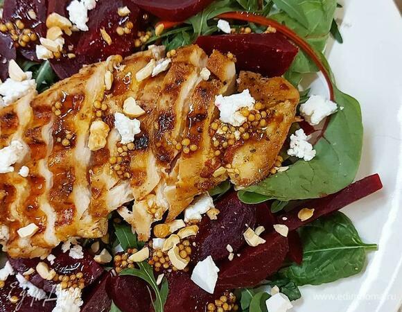 Салат со свеклой и куриным стейком