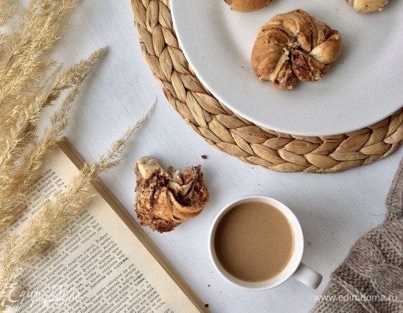 Плетенки с корицей и грецким орехом Плетенки с корицей и грецким орехом