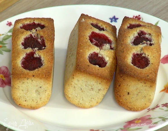 Печенье финансье с миндалем и малиной