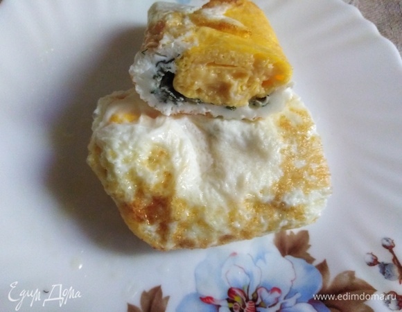 Яичный рулет с зеленью