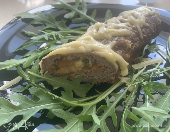 Мясной рулет с грибами и морковью Мясной рулет с грибами и морковью
