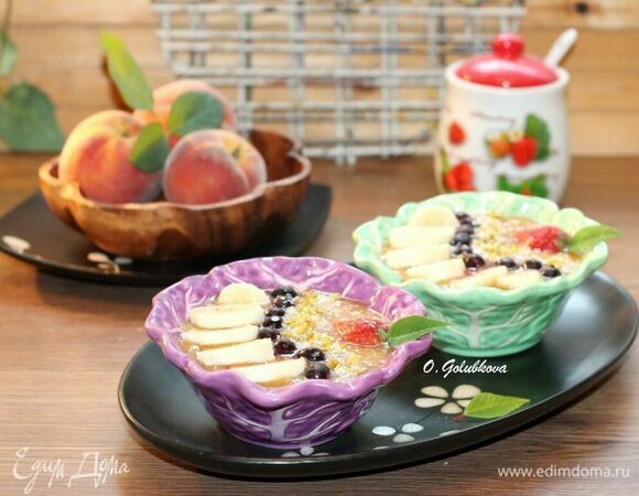 Cмузи-боул из персика и банана