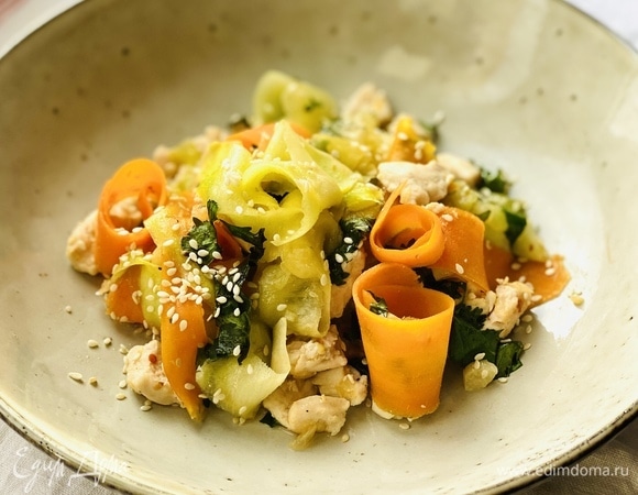 Куриное филе с овощами в соевом соусе