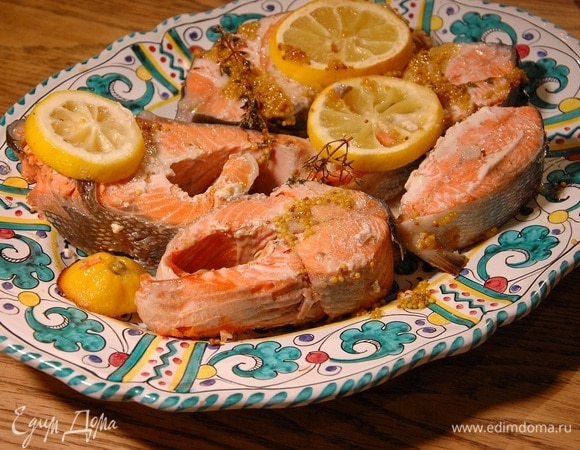 Лосось, запеченный в горчице с лимоном и тимьяном Лосось, запеченный в горчице с лимоном и тимьяном