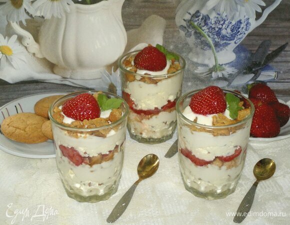 Трайфл с творогом и клубникой Трайфл с творогом и клубникой